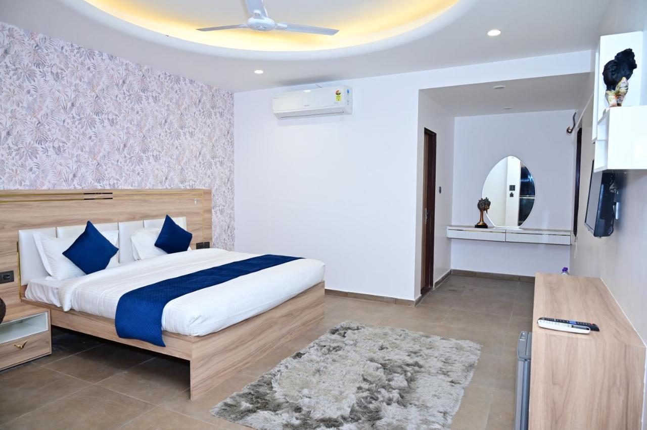 The Dwelling Inn Greater Noida Exterior photo