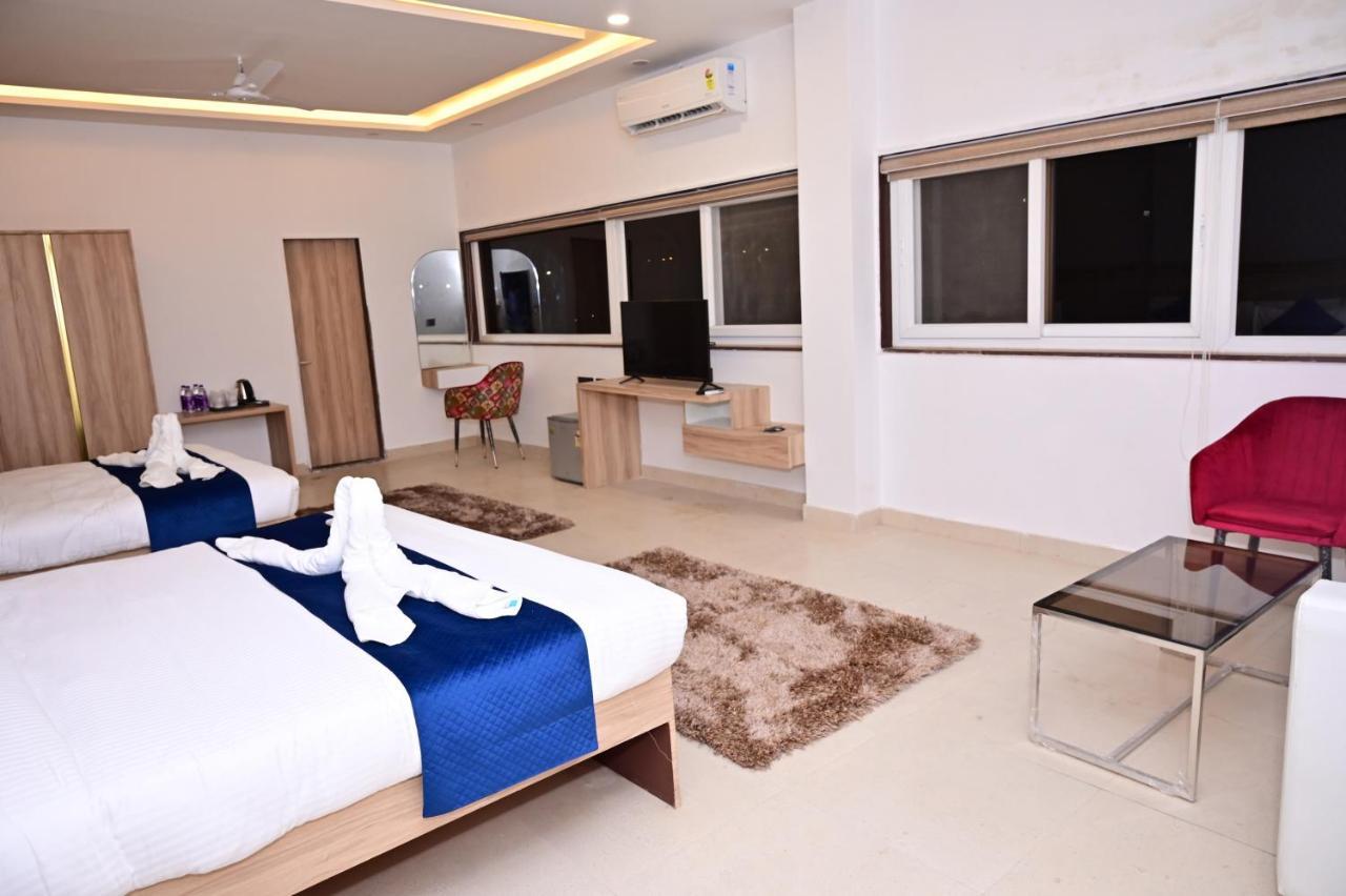 The Dwelling Inn Greater Noida Exterior photo