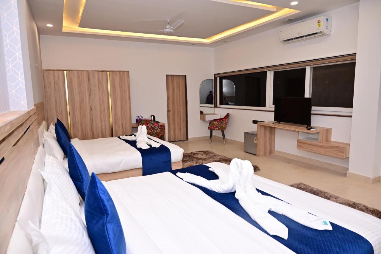 The Dwelling Inn Greater Noida Exterior photo