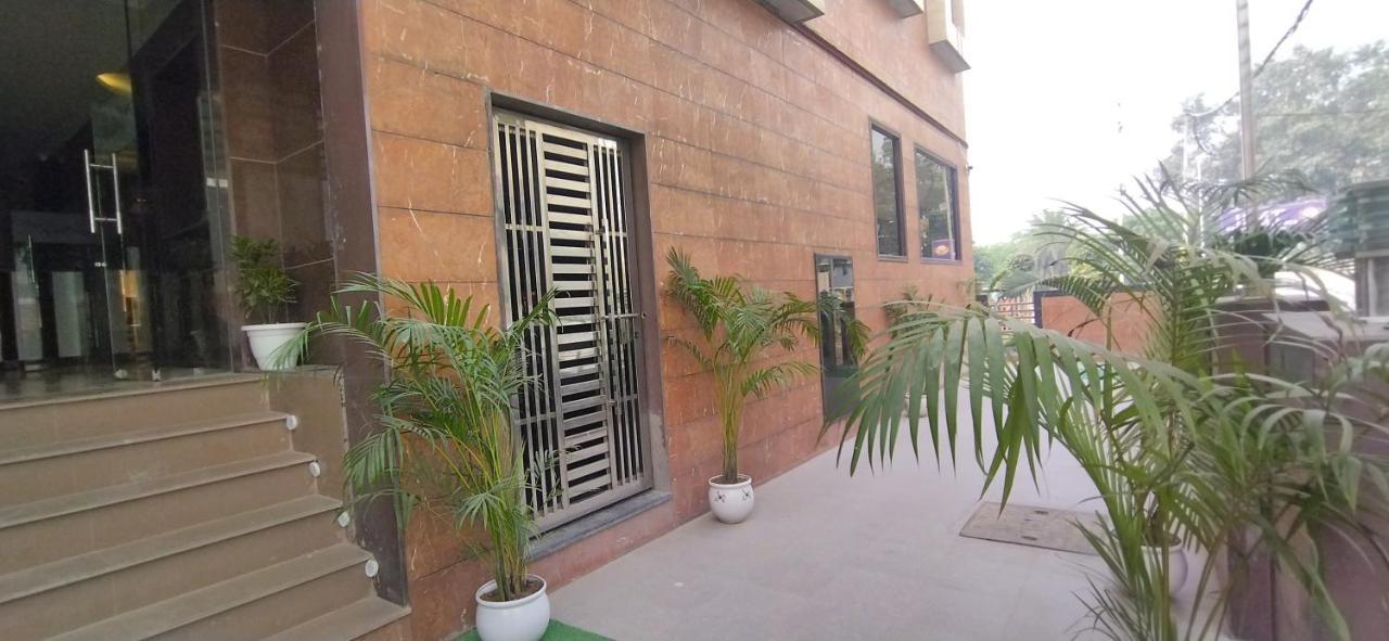 The Dwelling Inn Greater Noida Exterior photo